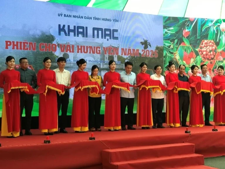 hung-yen-khai-mac-phien-cho-vai-2025