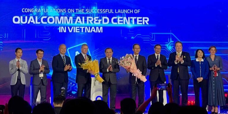 qualcomm-launches-ai-r&d-center-in-vietnam