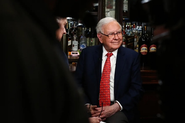 huyen-thoai-warren-buffett-roi-ghe-“nong”-voi-thanh-tich-khong-tuong-5,500,000%