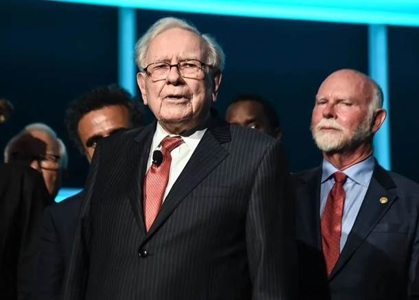 nhung-cau-noi-an-tuong-cua-warren-buffett-tai-cuoc-hop-berkshire-hathaway
