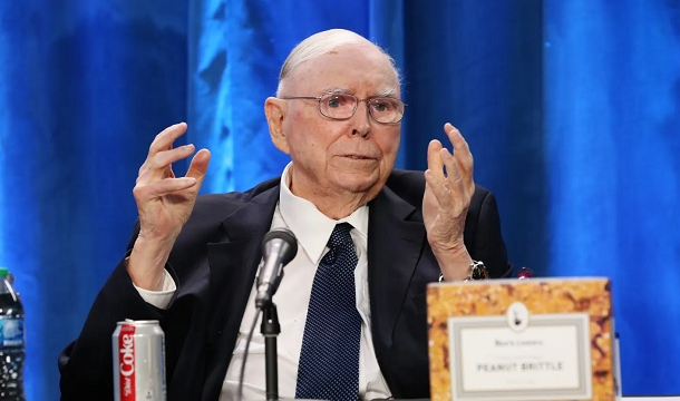 charlie-munger:-dau-tu-ma-so-bien-dong,-ban-xung-dang-nhan-ket-qua-tam-thuong