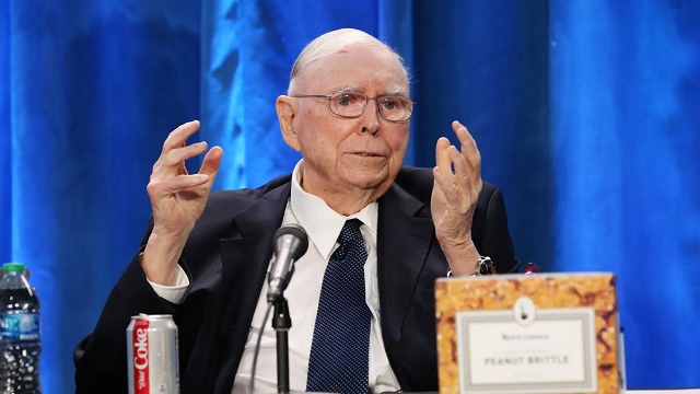 charlie-munger:-dau-tu-ma-so-bien-dong,-ban-xung-dang-nhan-ket-qua-tam-thuong