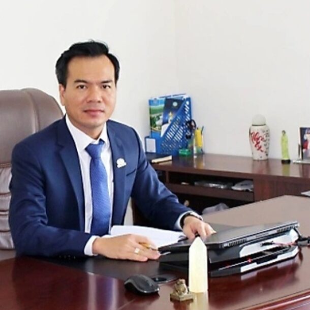 trum-nha-o-xa-hoi-hoang-quan-bat-ngo-co-tong-giam-doc-moi