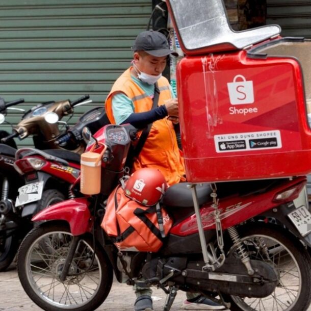 shopee-thu-phi-ha-tang-3.000-dong/don,-nguoi-ban-lo-phai-ganh-chi-phi-lon