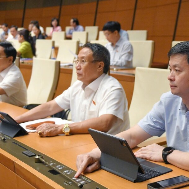quoc-hoi-thong-qua-luat-thue-thu-nhap-doanh-nghiep,-nhieu-nganh-duoc-huong-uu-dai