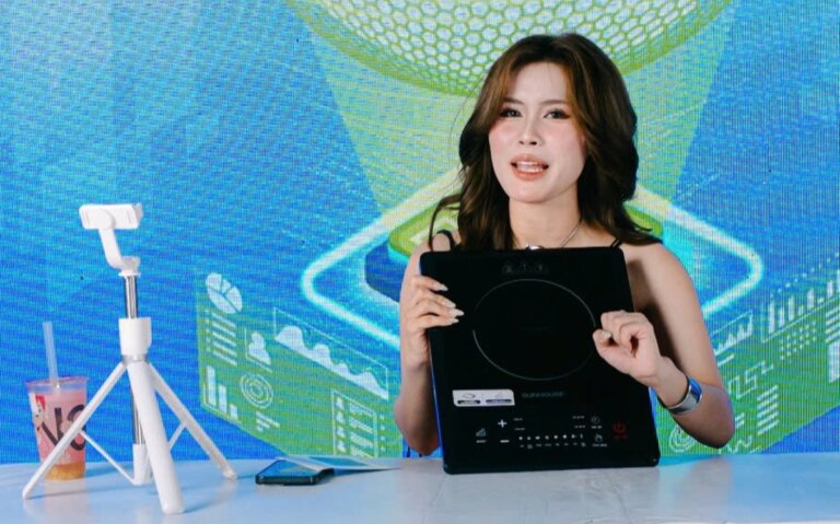mega-livestream:-bung-no-giam-gia,-tran-ngap-qua-my-pham,-do-an,-quan-ao…-‘made-in-vietnam’