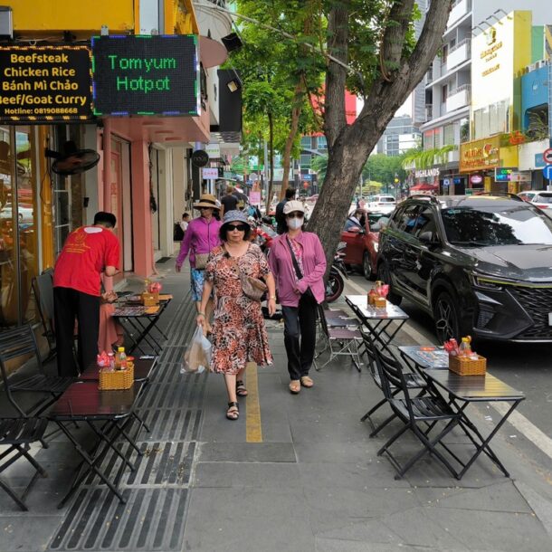 tp.hcm-dang-xem-xet-bo-quyet-dinh-32,-phi-via-he-van-thu-nhu-cu
