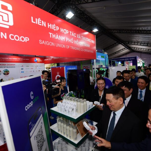 pho-thu-tuong-ho-duc-phoc-trai-nghiem-khong-gian-so-co.op-online