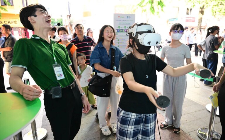 nghe-tu-van-the-cua-vp-bank,-khach-ho-hoi-chi-tieu-tren-san-thuong-mai-dien-tu-lai-duoc…-tien