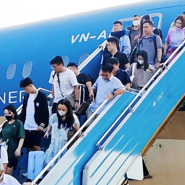 vietnam-airlines-tu-da-nang-di-ha-noi-chuyen-huong-ha-canh-khan-o-phu-bai-cap-cuu-khach-nu