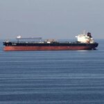 Giá dầu tăng sau sự cố cháy 3 tàu gần eo biển Hormuz