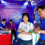Người dân bất ngờ với những tiện ích trong ứng dụng chăm sóc khách hàng của ngành điện