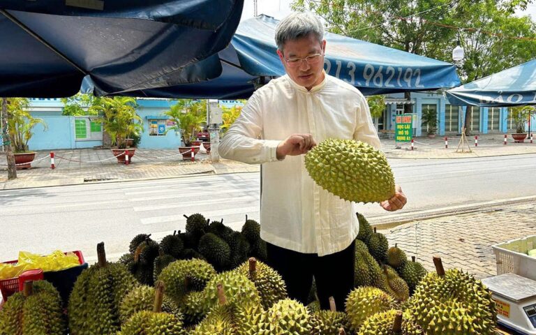 nguyen-tong-lanh-su-trung-quoc-tai-tp.hcm:-de-qua-‘sau-rieng’-thanh-trai-‘vui-chung’