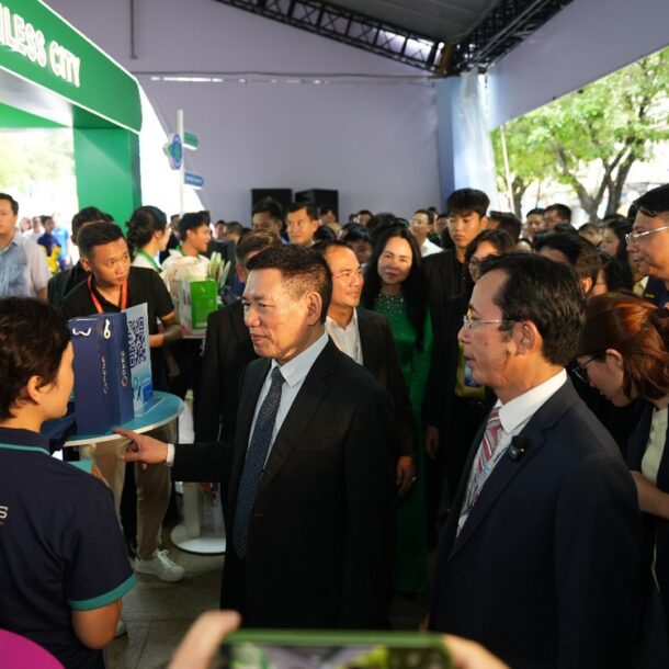 vpbank-khang-dinh-dau-an-tai-ngay-khong-tien-mat-2025