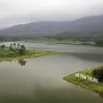 can-canh-du-an-san-golf-nghin-ty-duoi-chan-nui-yen-tu