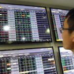 VN-Index chinh phục đỉnh 1.350 điểm, cổ phiếu Techcombank "cõng" thị trường