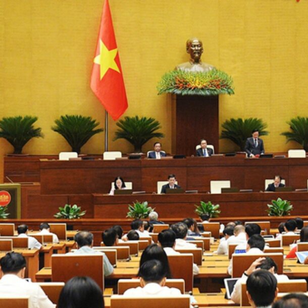 dai-bieu-quoc-hoi-mac-ao-co-logo-khong-gan-loi-ich-vat-chat-khong-phai-la-quang-cao,-nhung…