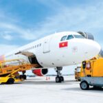 vietjet-tu-phuc-vu-mat-dat,-ong-lon-sags-“bay”-40%-doanh-thu