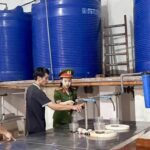 Vụ ngàn chai nước mắm vứt ven đường: Công an Thanh Hóa công bố kết quả kiểm tra