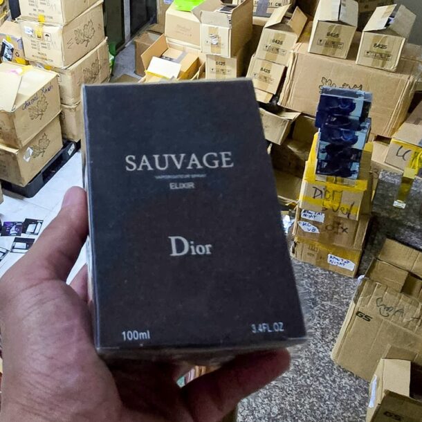 can-canh-kho-hang-hon-10000-chai-nuoc-hoa-chanel,-bvlgari,-dior…-gia,-cong-an-tp.hcm-vua-thu-giu