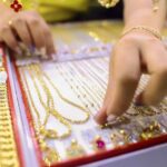 Giá vàng thế giới lao dốc giảm 55 USD/ounce, tỷ giá trung tâm tăng kỷ lục
