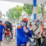 Giá xăng RON 95 tăng vượt 21.500 đồng/lít