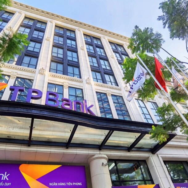 tpbank-mien-nhiem-hai-pho-tong,-them-sep-chung-khoan-tien-phong-xin-nghi