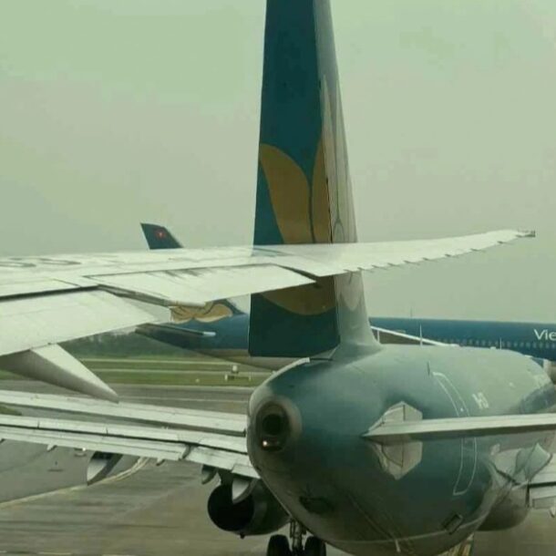 2-may-bay-vietnam-airlines-va-quet-tai-noi-bai:-hang-noi-gi?