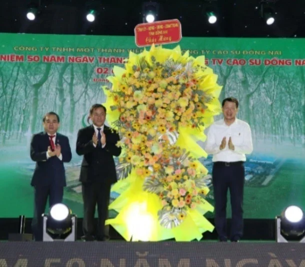 tong-cong-ty-cao-su-dong-nai-phat-huy-truyen-thong-hai-lan-anh-hung