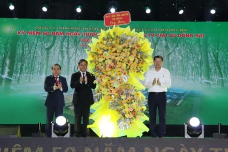 tong-cong-ty-cao-su-dong-nai-phat-huy-truyen-thong-hai-lan-anh-hung