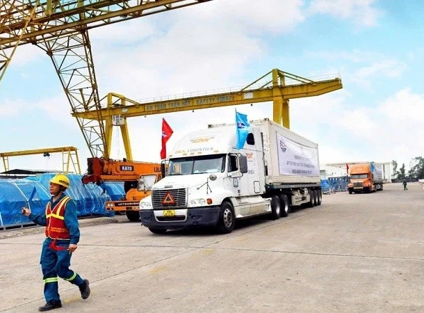 hoan-thanh-ban-giao-lo-hang-module-dien-phan-dau-tien-xuat-sang-eu