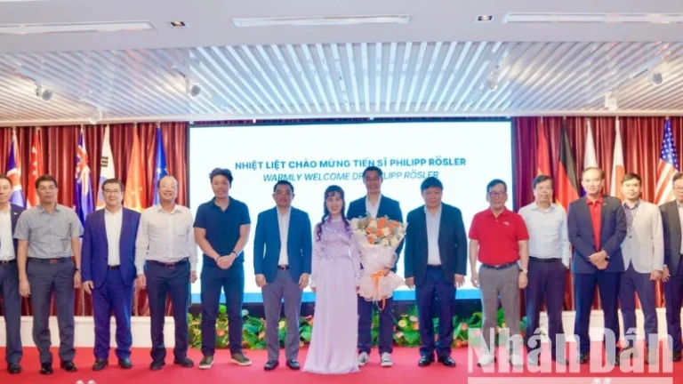 tien-si-philipp-rosler,-nguyen-pho-thu-tuong-duc-gia-nhap-vietjet