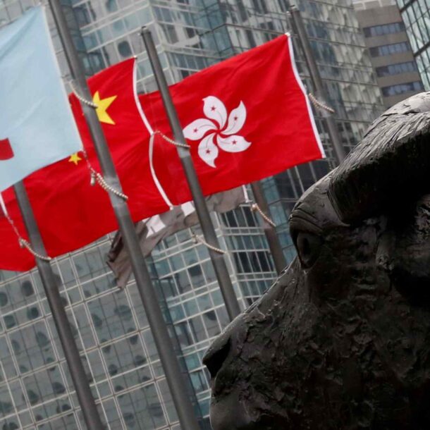 chinese-stock-investors-pour-record-$95bn-into-hong-kong-in-first-half