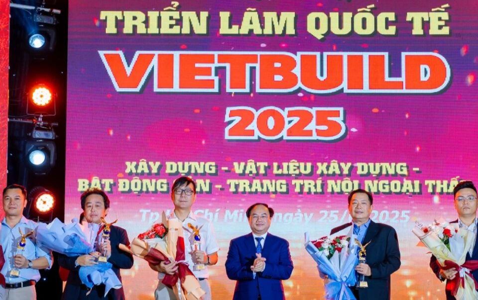 khong-gian-trung-bay-an-tuong-cua-tasa-group-tai-vietbuild-2025