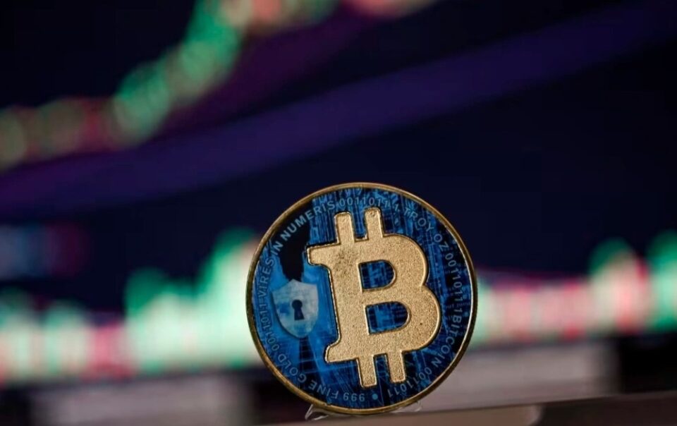 bitcoin-sap-vuot-dinh,-pho-wall-va-cac-ngan-hang-my-dang-“ngam-bom-tien”?