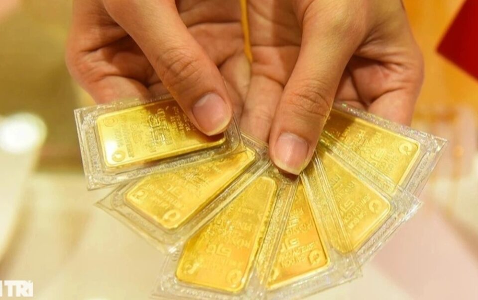 gia-ban-vang-sjc-vuot-121-trieu-dong/luong