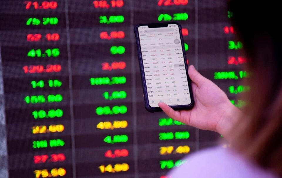 co-phieu-nganh-chung-khoan-“noi-song”,-vn-index-tien-sat-vung-1.400-diem