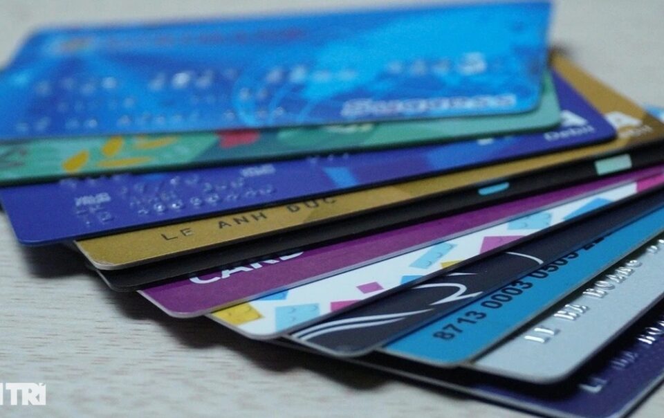 the-atm-tu-chinh-thuc-bi-khai-tu-tu-1/7:-the-chip-va-the-tu-khac-gi-nhau?
