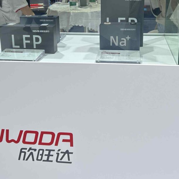 china’s-ev-battery-makers-plan-hong-kong-listings,-eyeing-global-market