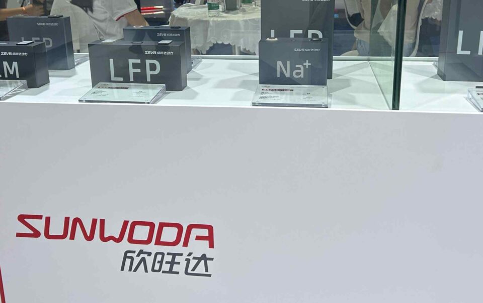 china’s-ev-battery-makers-plan-hong-kong-listings,-eyeing-global-market