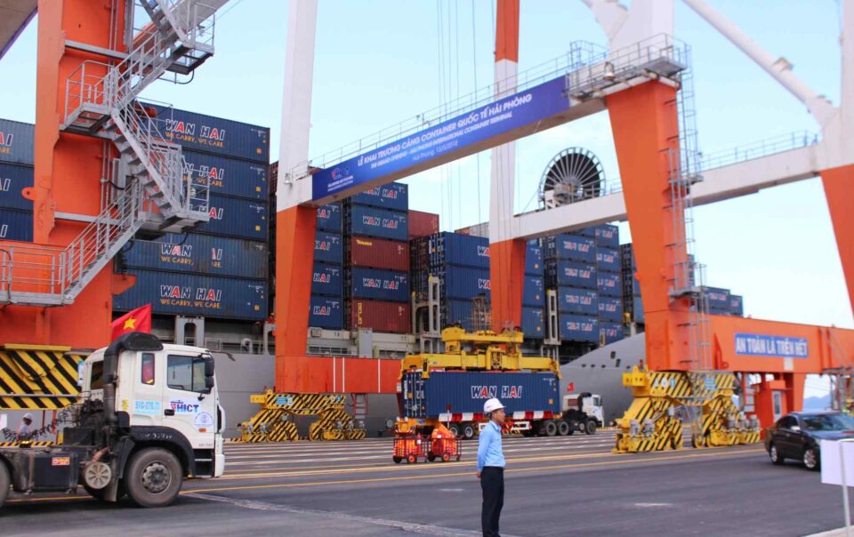 vietnam-wary-of-trump’s-40%-tariff-on-transshipping