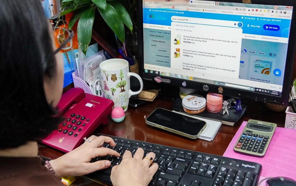 ban-thuoc-online-phai-cong-khai-chung-chi-hanh-nghe,-so-dien-thoai-nguoi-tu-van