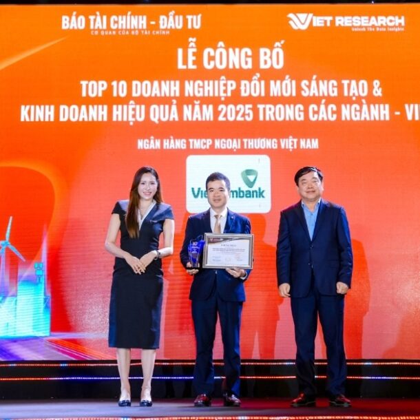 vietnam-summit-2025-binh-chon-vietcombank-dan-dau-nganh-ngan-hang-ve-doi-moi-sang-tao-va-esg