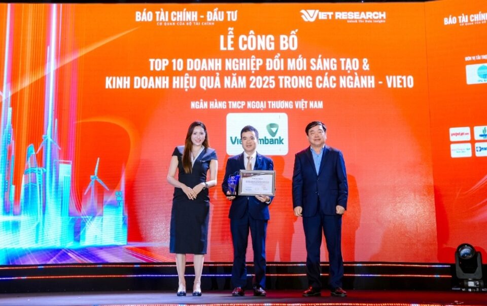 vietnam-summit-2025-binh-chon-vietcombank-dan-dau-nganh-ngan-hang-ve-doi-moi-sang-tao-va-esg