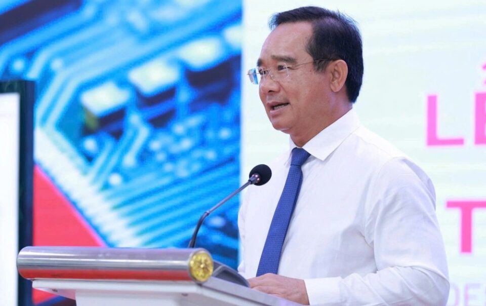 chu-tich-tphcm:-hoan-thien-the-che-de-phat-trien-khoa-hoc-va-cong-nghe