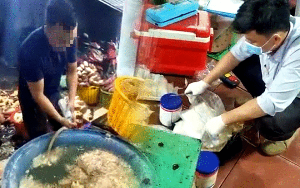 tp.hcm:-phat-hien-3-co-so-o-binh-dong-ngam-hoa-chuoi-voi-han-the,-chat-tay-trang