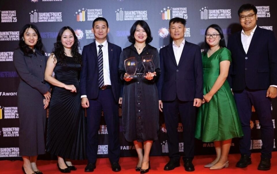 vietcombank-nhan-2-giai-thuong-ve-quan-tri-rui-ro-tu-asian-banking-and-finance