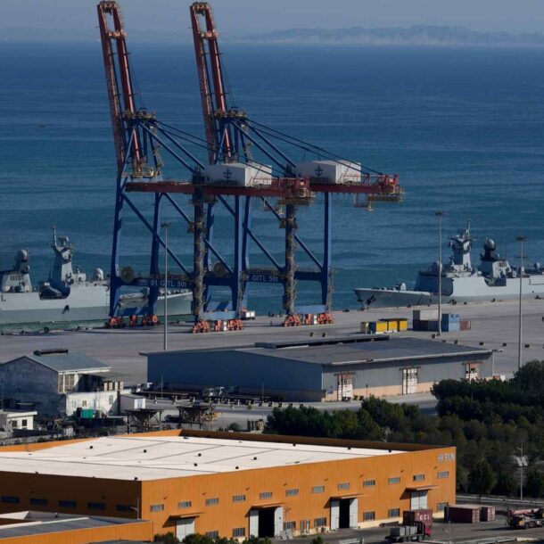pakistan-aims-to-boost-gwadar-port-with-new-shipping-lines,-ferry