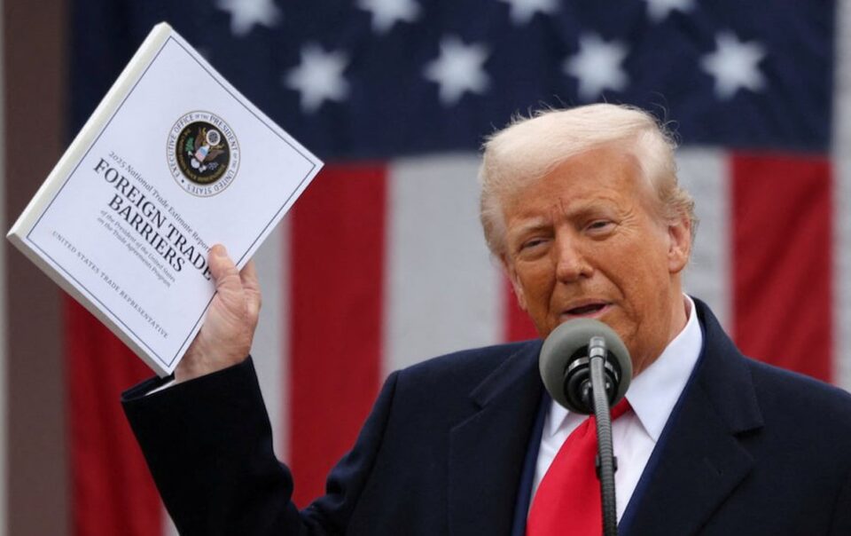 ong-trump-dang-‘thu-thue-quan’,-ap-thue-25%-voi-nhat,-han-tu-ngay-1-8
