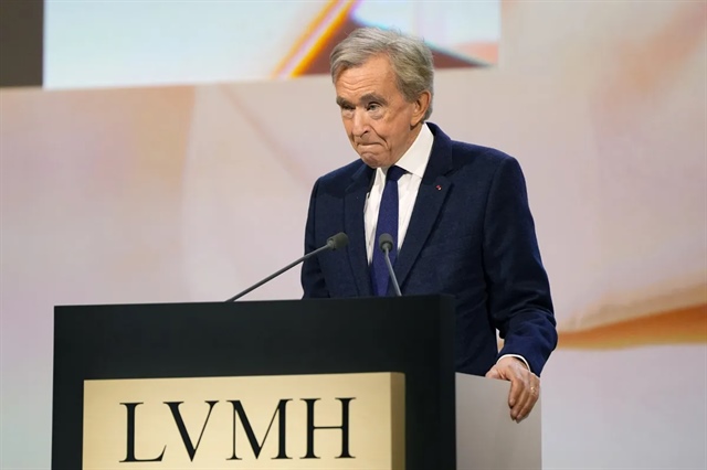 “ong-hoang”-hang-xa-xi-bernard-arnault-doi-mat-khung-hoang-lon-nhat-trong-36-nam-lanh-dao-lvmh